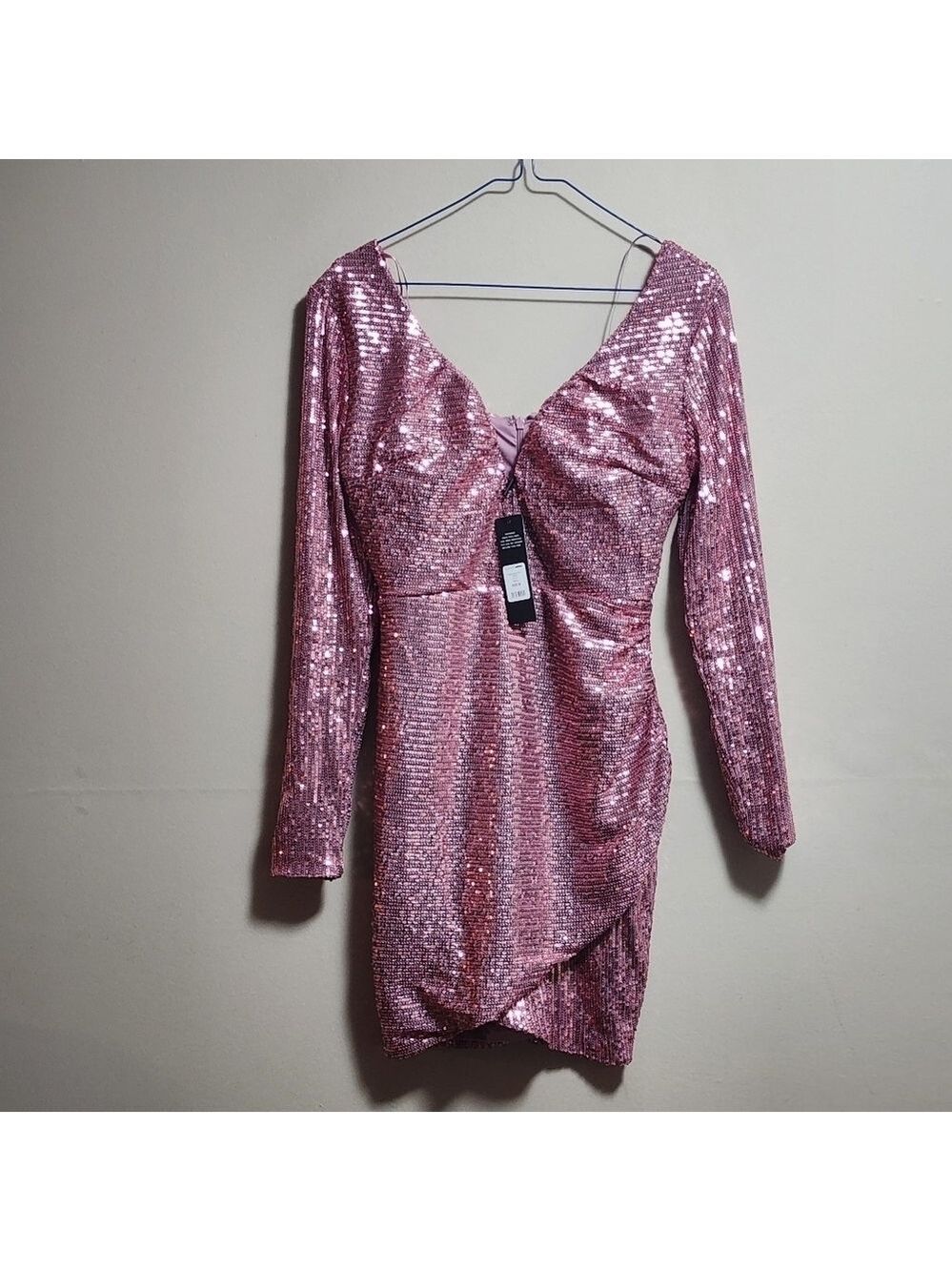 Fashion nova deep v cut long sleeves bobycon midi sequin dress color pink